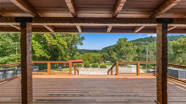 2209 Henderson Springs Road, Pigeon Forge, TN 37863