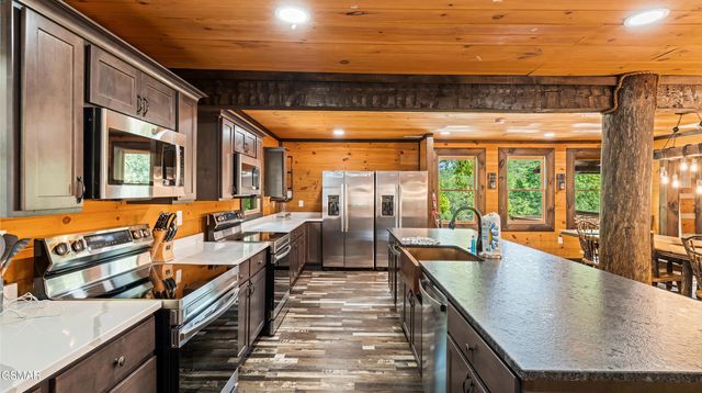 2209 Henderson Springs Road, Pigeon Forge, TN 37863