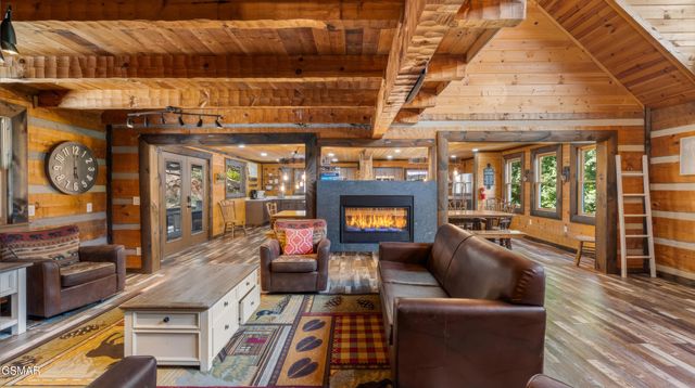 2209 Henderson Springs Road, Pigeon Forge, TN 37863