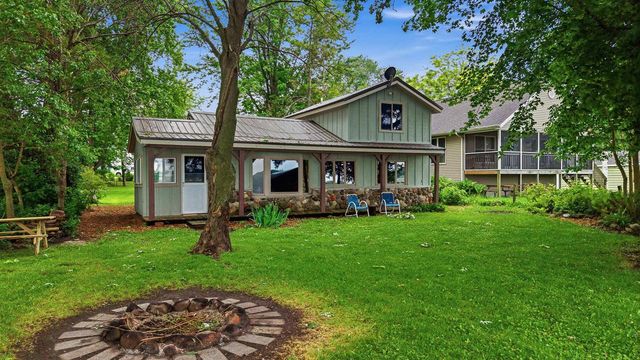 W11020 Howard Drive, Fox Lake, WI 53933