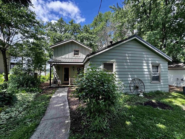 W11020 Howard Drive, Fox Lake, WI 53933