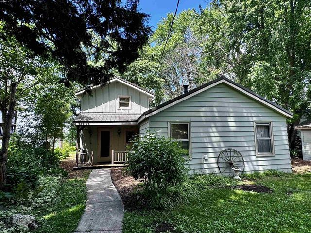 W11020 Howard Drive, Fox Lake, WI 53933