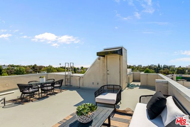 390 S Sepulveda Boulevard 409, Los Angeles, CA 90049