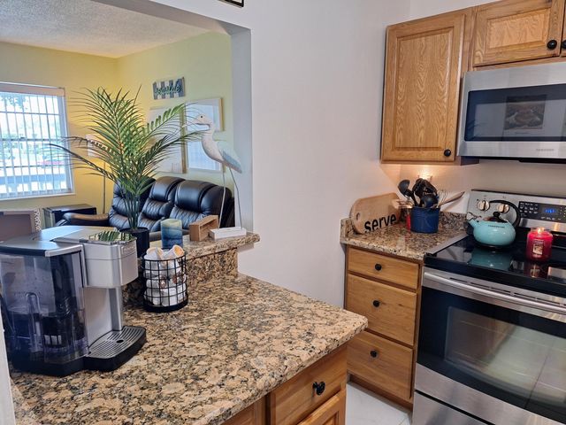 305 Andover L, West Palm Beach, FL 33417