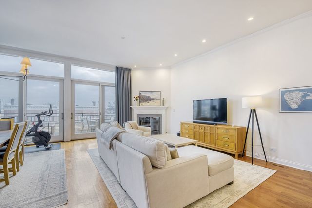 2142 W Chicago Avenue 4, Chicago, IL 60622