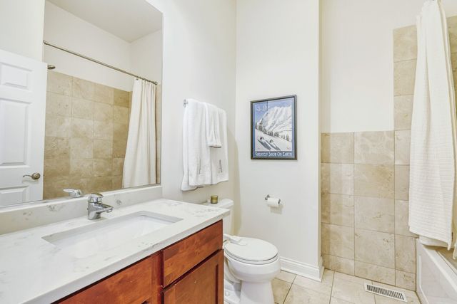 2142 W Chicago Avenue 4, Chicago, IL 60622