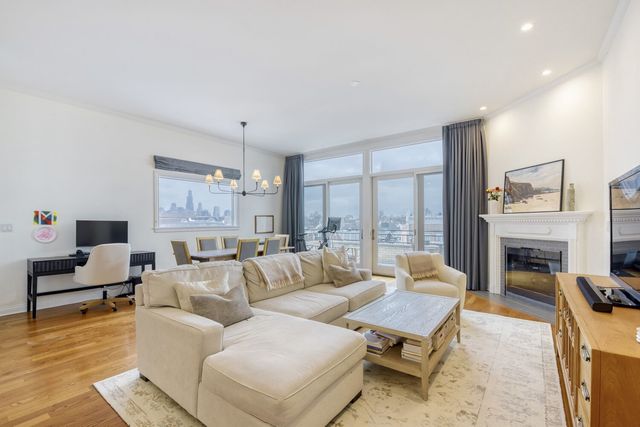 2142 W Chicago Avenue 4, Chicago, IL 60622