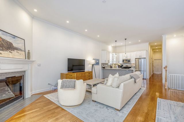 2142 W Chicago Avenue 4, Chicago, IL 60622