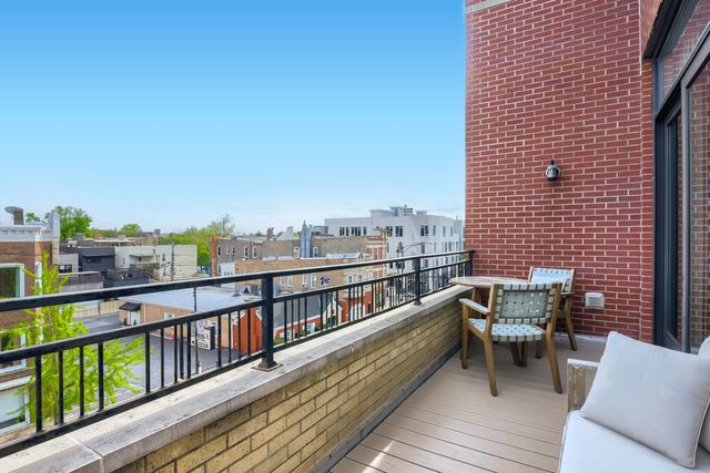 2142 W Chicago Avenue 4, Chicago, IL 60622