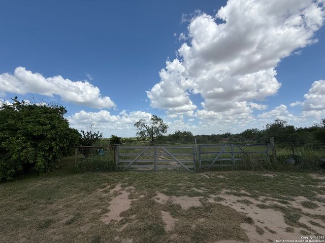 2542 Pena, Carrizo Springs, TX 78834