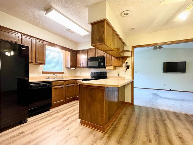 909 W 16th Circle, Russellville, AR 72801