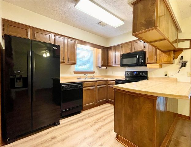 909 W 16th Circle, Russellville, AR 72801