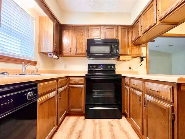 909 W 16th Circle, Russellville, AR 72801