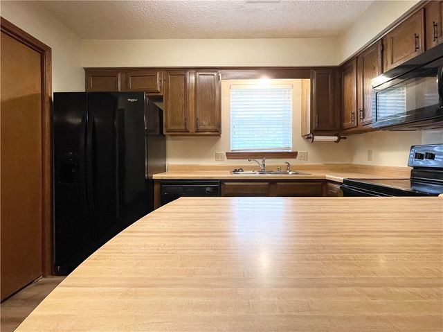 909 W 16th Circle, Russellville, AR 72801