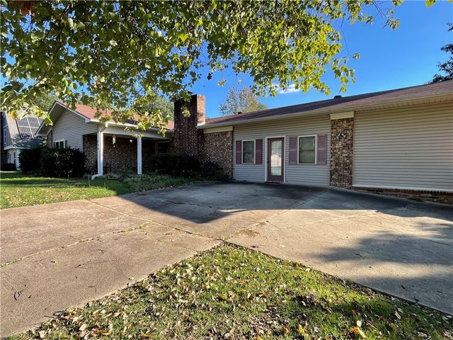 909 W 16th Circle, Russellville, AR 72801