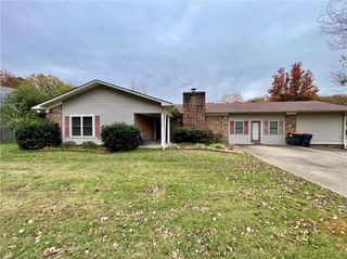 909 W 16th Circle, Russellville, AR 72801
