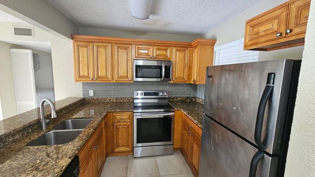 1581 Balfour Point Drive G, West Palm Beach, FL 33411