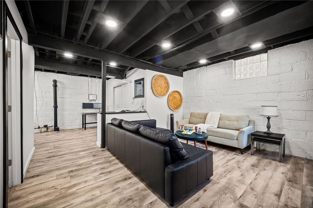 833 Vallevista Ave, Mt Lebanon, PA 15234