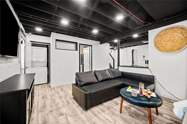 833 Vallevista Ave, Mt Lebanon, PA 15234