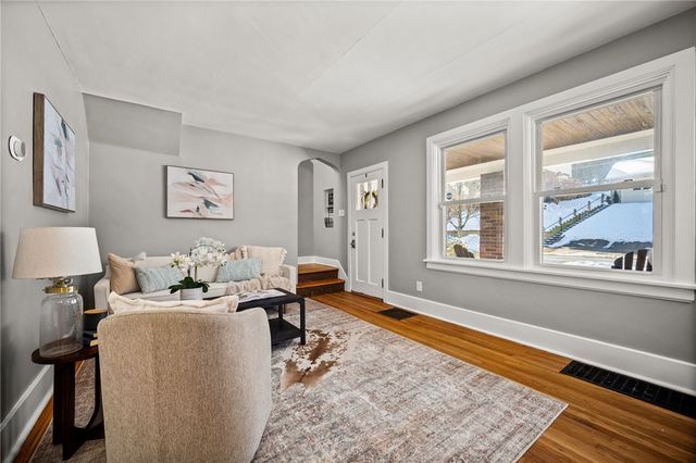 833 Vallevista Ave, Mt Lebanon, PA 15234