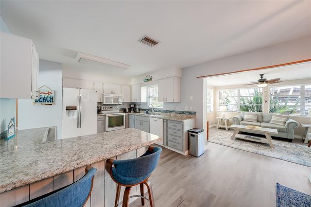1004 68TH STREET NW, Bradenton, FL 34209