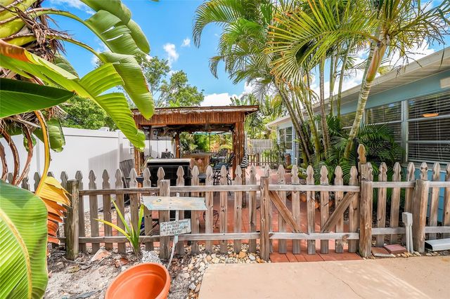 1004 68TH STREET NW, Bradenton, FL 34209