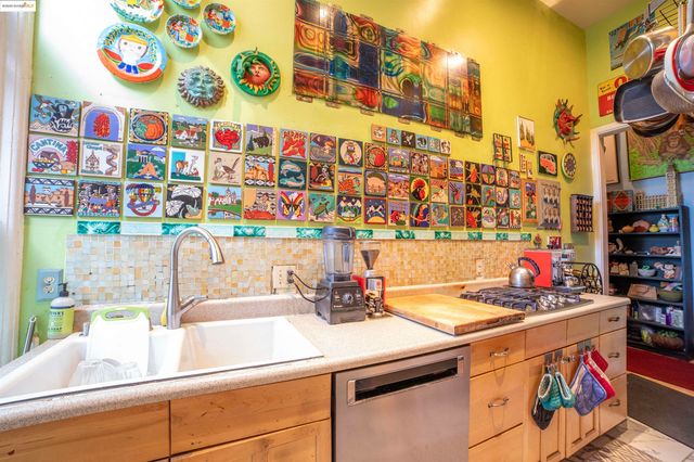 1009 Madison St, Oakland, CA 94607