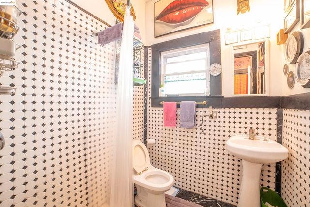 1009 Madison St, Oakland, CA 94607