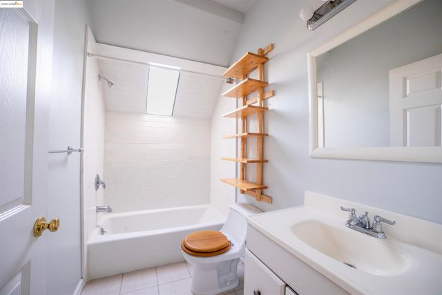 1009 Madison St, Oakland, CA 94607