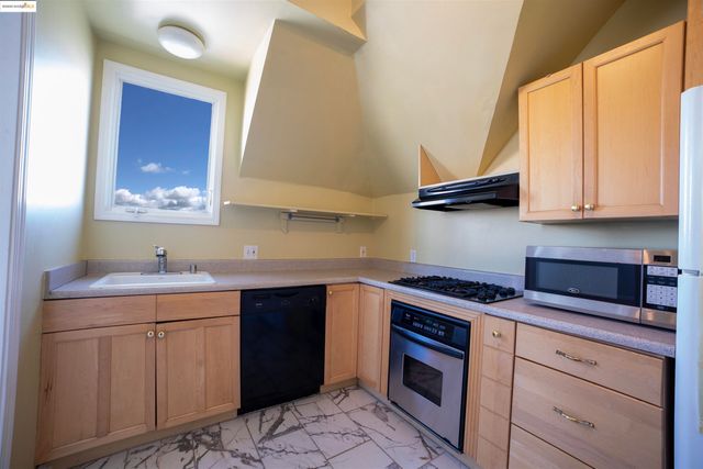 1009 Madison St, Oakland, CA 94607