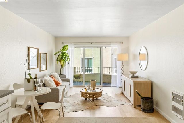 427 Lagunitas Ave 305, Oakland, CA 94610