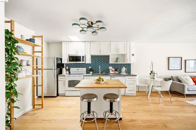 427 Lagunitas Ave 305, Oakland, CA 94610