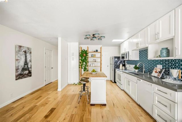 427 Lagunitas Ave 305, Oakland, CA 94610