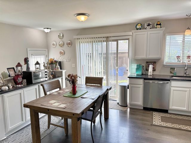 17350 E Pointe Street, Roseville, MI 48066