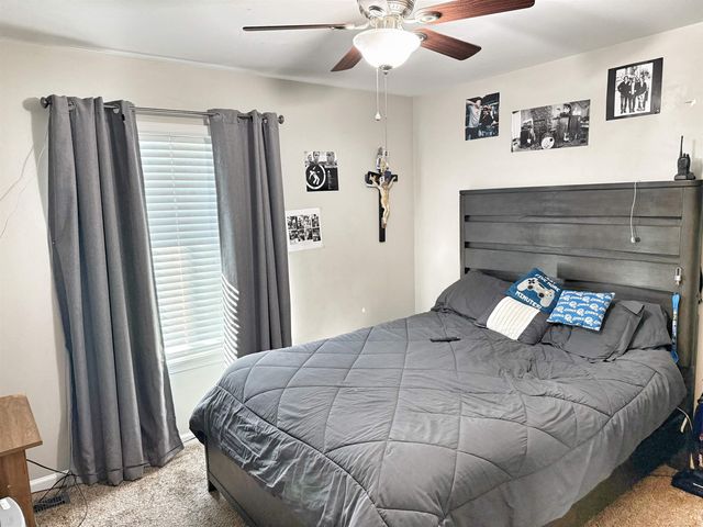 17350 E Pointe Street, Roseville, MI 48066