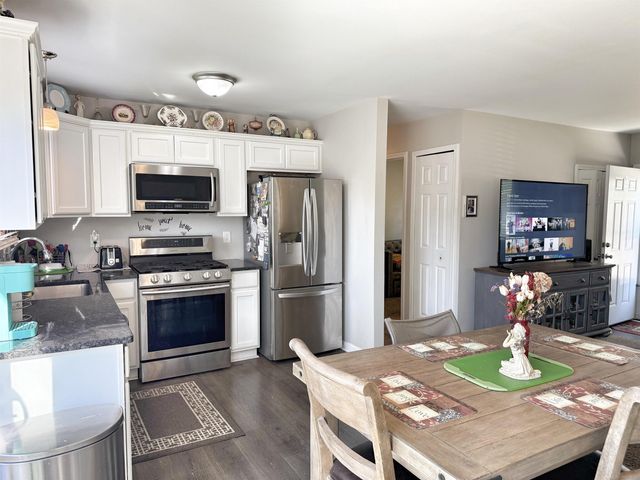 17350 E Pointe Street, Roseville, MI 48066