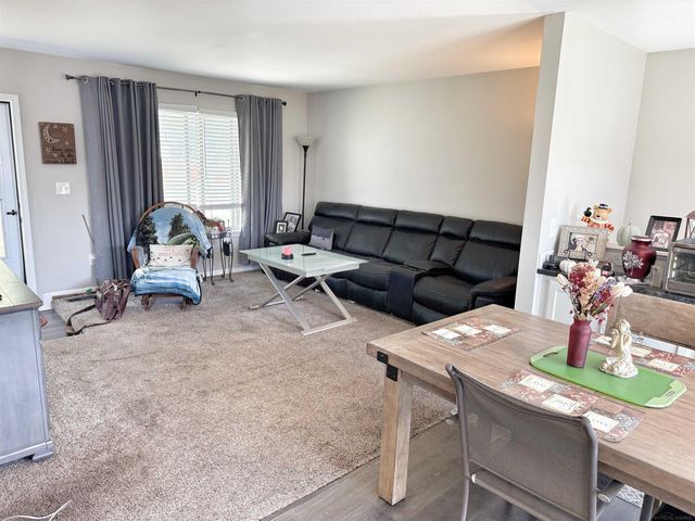 17350 E Pointe Street, Roseville, MI 48066