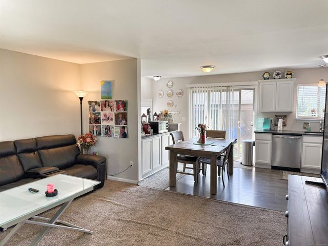 17350 E Pointe Street, Roseville, MI 48066