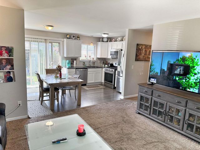 17350 E Pointe Street, Roseville, MI 48066