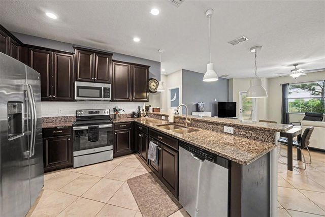 28504 TRANQUIL LAKE CIRCLE, Wesley Chapel, FL 33543