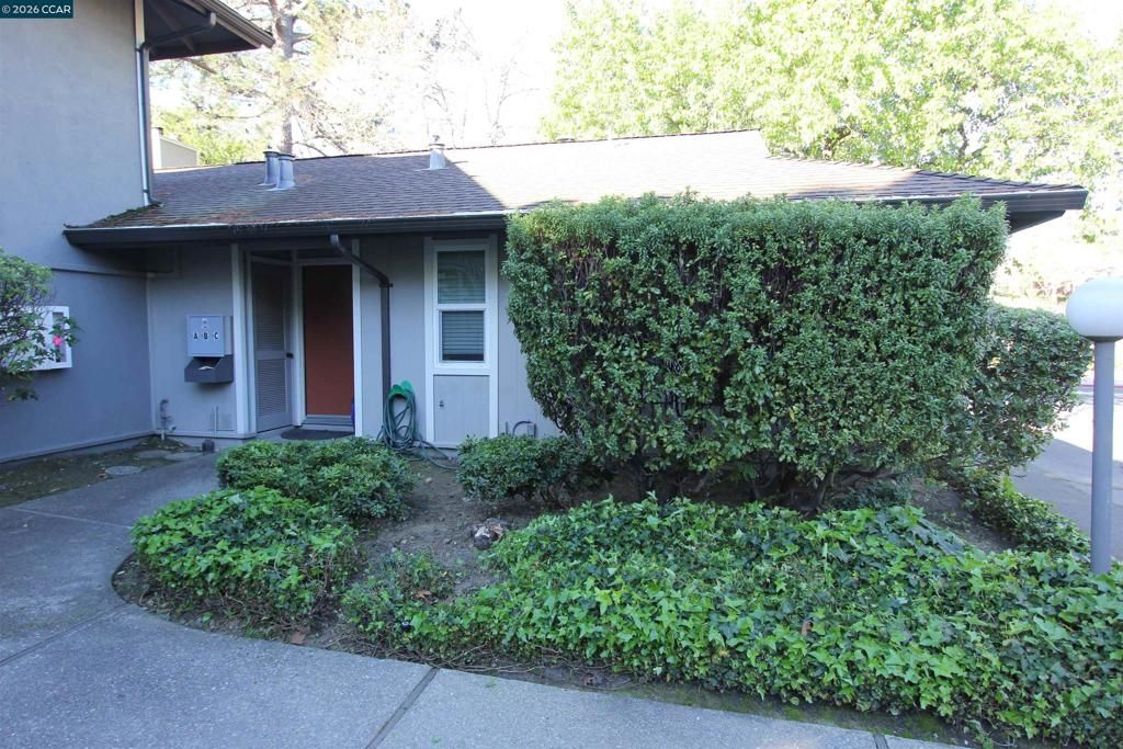 Image 12 of property listing at Address unavailable.