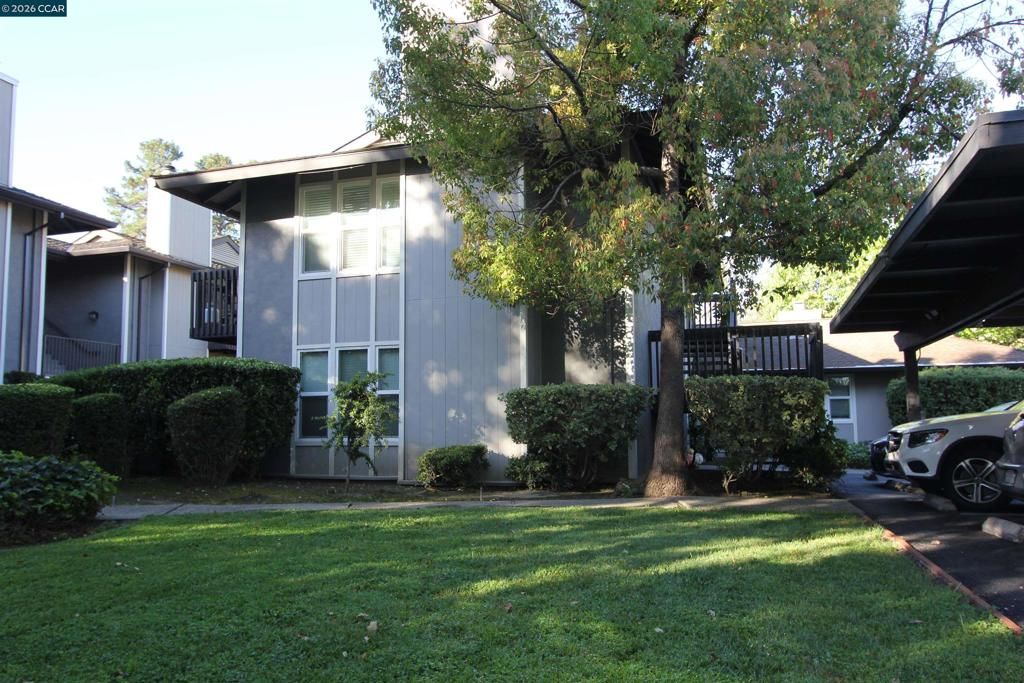 Image 4 of property listing at Address unavailable.