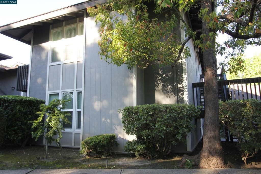 Image 6 of property listing at Address unavailable.