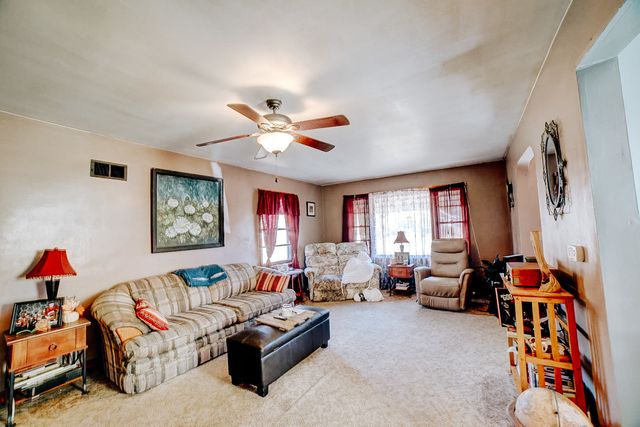 615 S 5th Street, Watseka, IL 60970