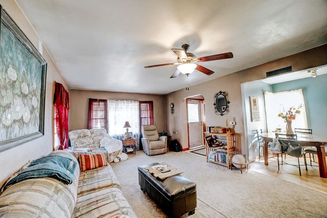 615 S 5th Street, Watseka, IL 60970