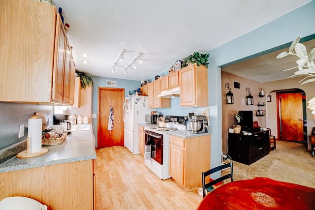 615 S 5th Street, Watseka, IL 60970