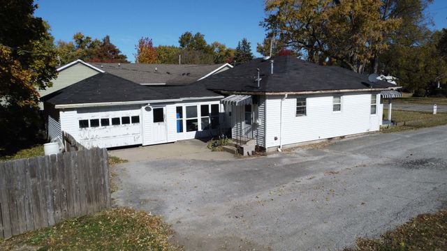 615 S 5th Street, Watseka, IL 60970