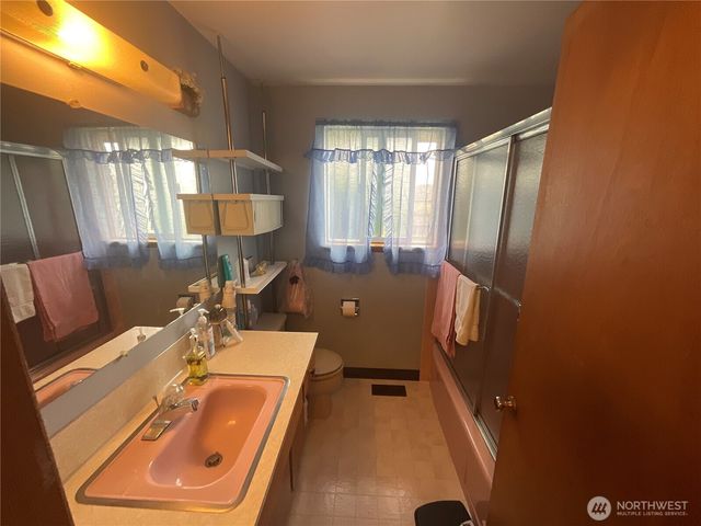 545 SE O'LEARY Street, Oak Harbor, WA 98277