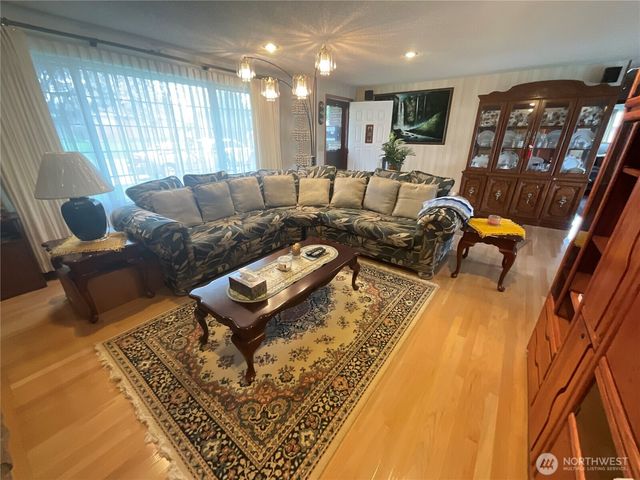 545 SE O'LEARY Street, Oak Harbor, WA 98277