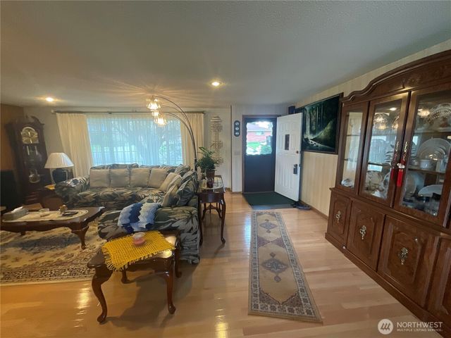 545 SE O'LEARY Street, Oak Harbor, WA 98277